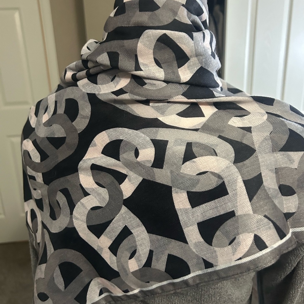 Small Scarf Chain Link Style - Picture 2 of 2